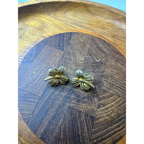 Vintage Crown Trifari Gold-Tone Flower Clip-On Earrings - Picture 2 of 5